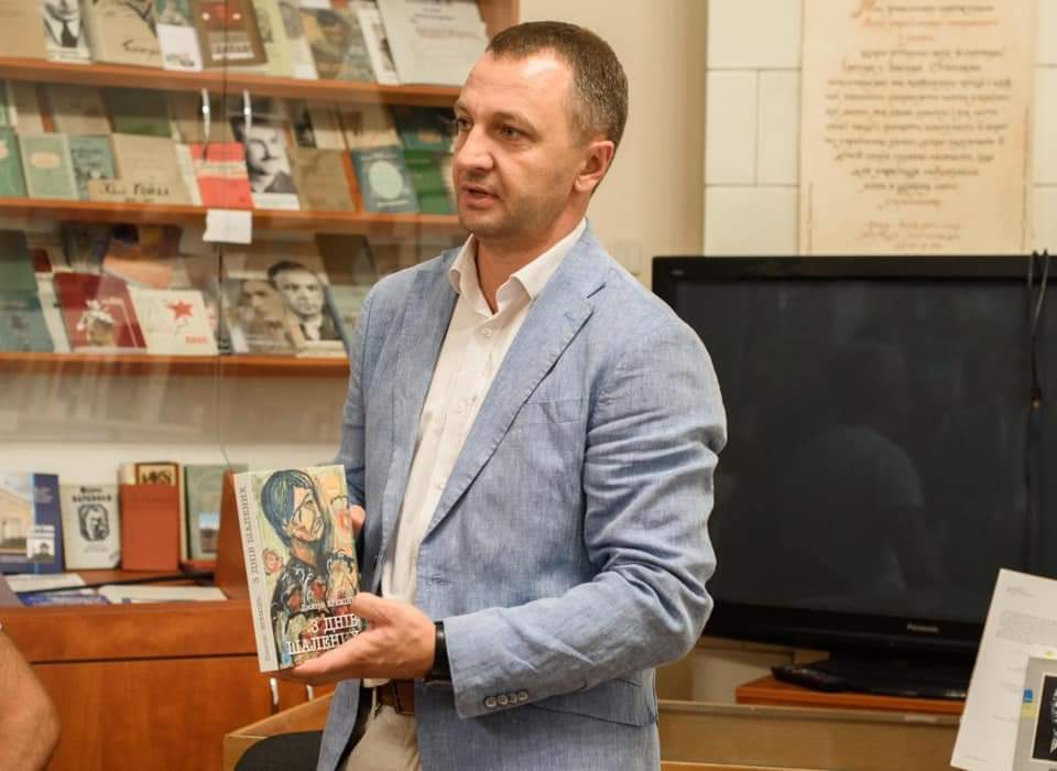 "Для нас, закарпатців, важливо знати й розуміти нашу історію. ", — в Ужгороді відкрили книжково-документальну виставку «На шляху до Незалежності»