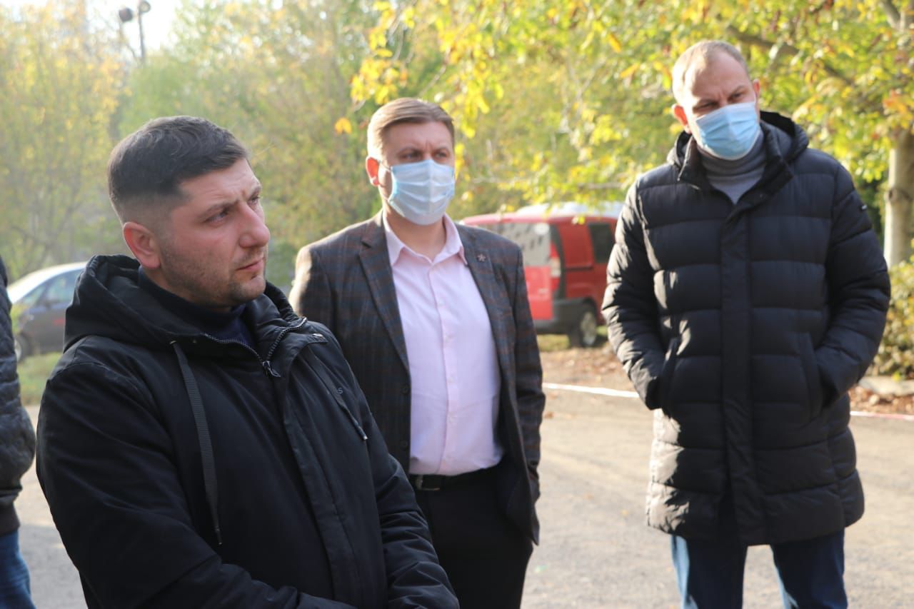 Іштван Петрушка перевірив хід будівельних робіт у Берегівській районній лікарні (ФОТО)