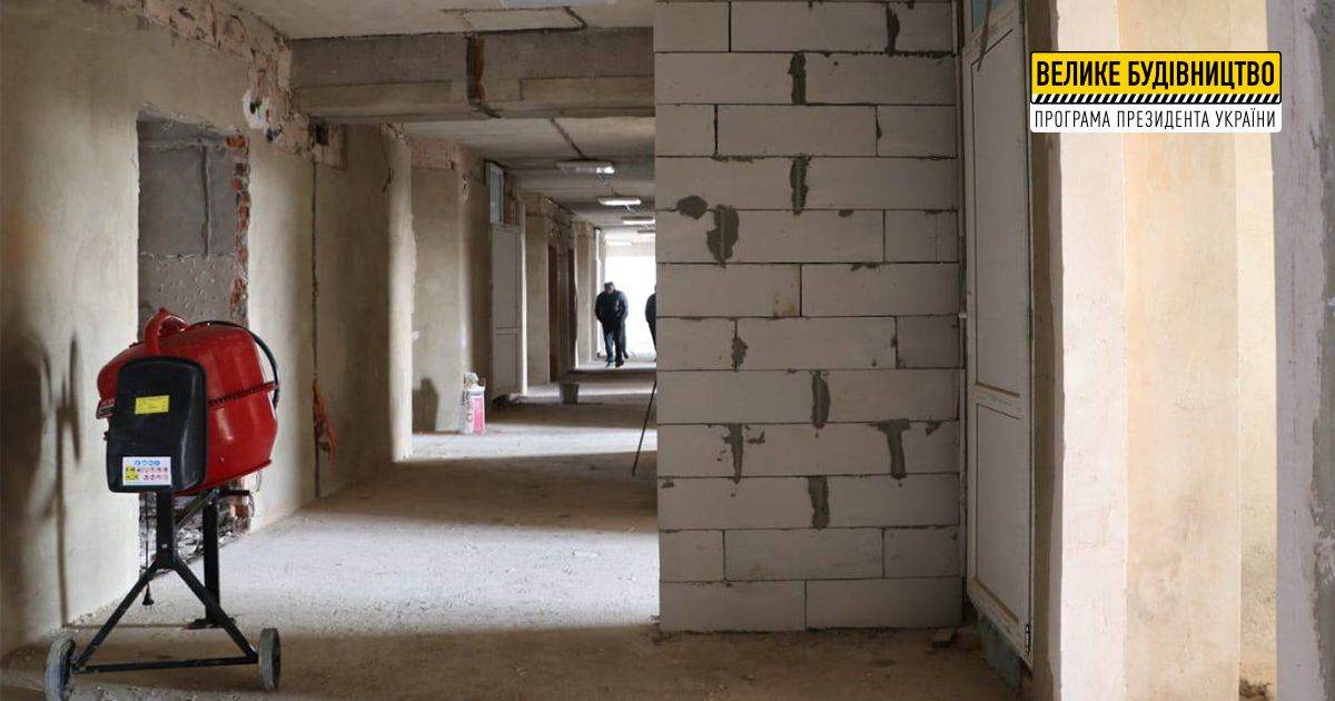 Іштван Петрушка перевірив хід будівельних робіт у Берегівській районній лікарні (ФОТО)