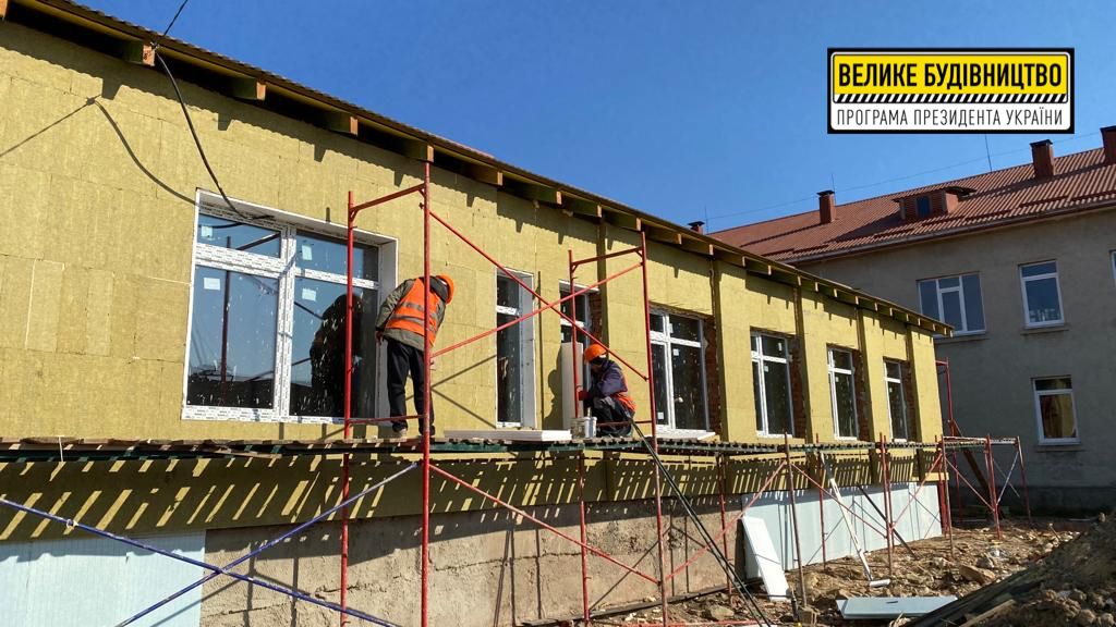 На Хустщині триває реконструкція однієї з найбільших шкіл області