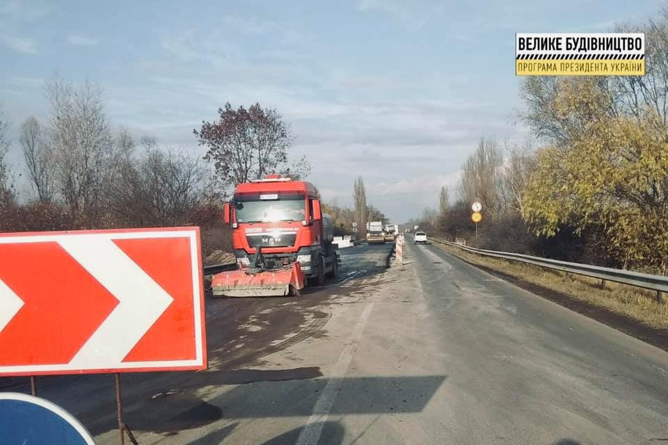 На Ужгородщині завершують ремонт однієї частини мостового переходу