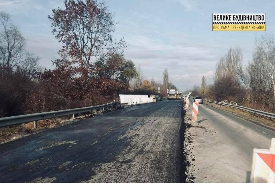 На Ужгородщині завершують ремонт однієї частини мостового переходу
