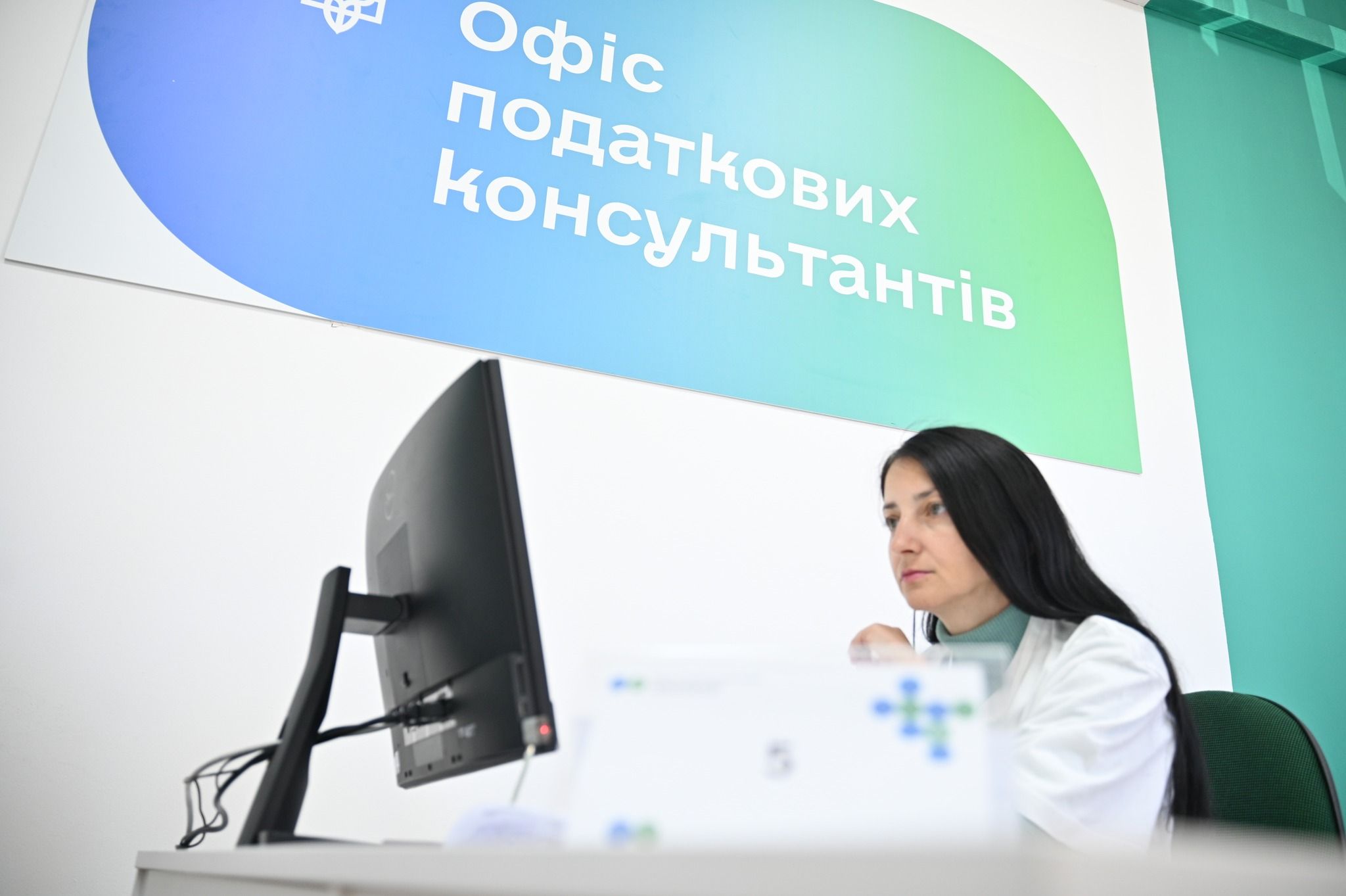 500+ консультацій за півтора місяця: в Ужгороді працює Офіс податкових консультантів