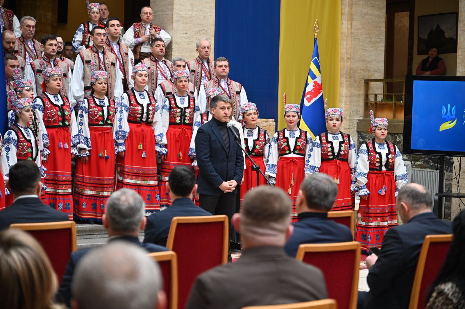 В атріумі ОВА відбулася спільна молитва за Україну та її захисників