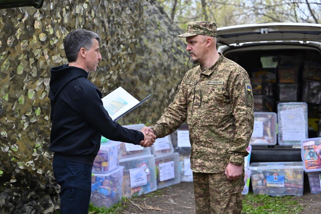 Закарпаття передало технічну допомогу та великодні гостинці воїнам Нацгвардії