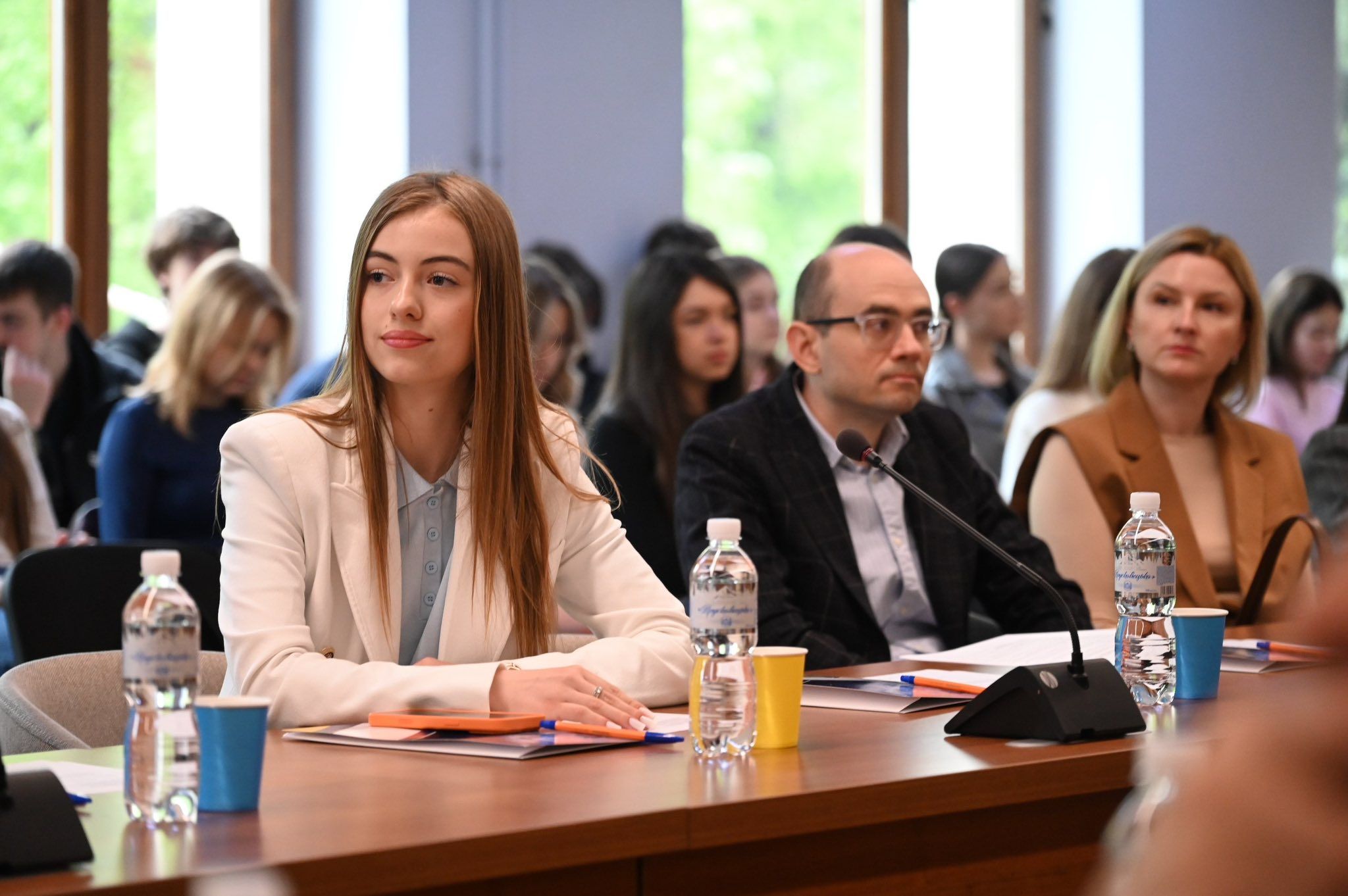 Геополітичні виклики та стратегії відновлення: в УжНУ стартувала масштабна міжнародна конференція