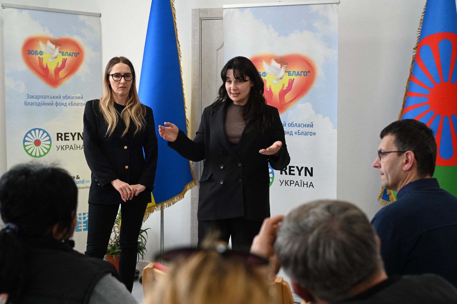 Патронат замість інтернатів: ромську громаду Ужгорода ознайомили з перевагами сімейного виховання