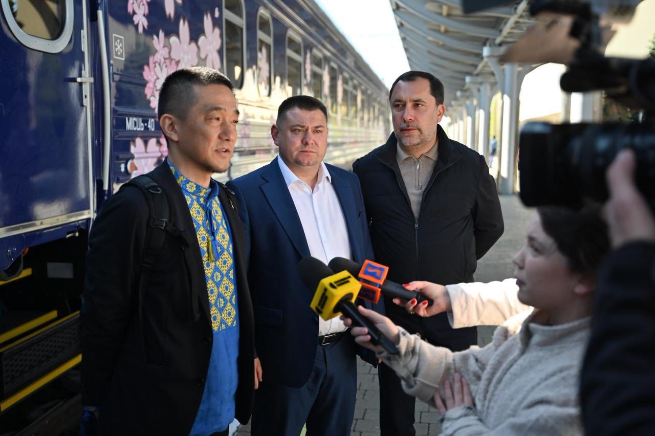 До Ужгорода зі столиці вперше прибув новий флагманський поїзд «Сакура»