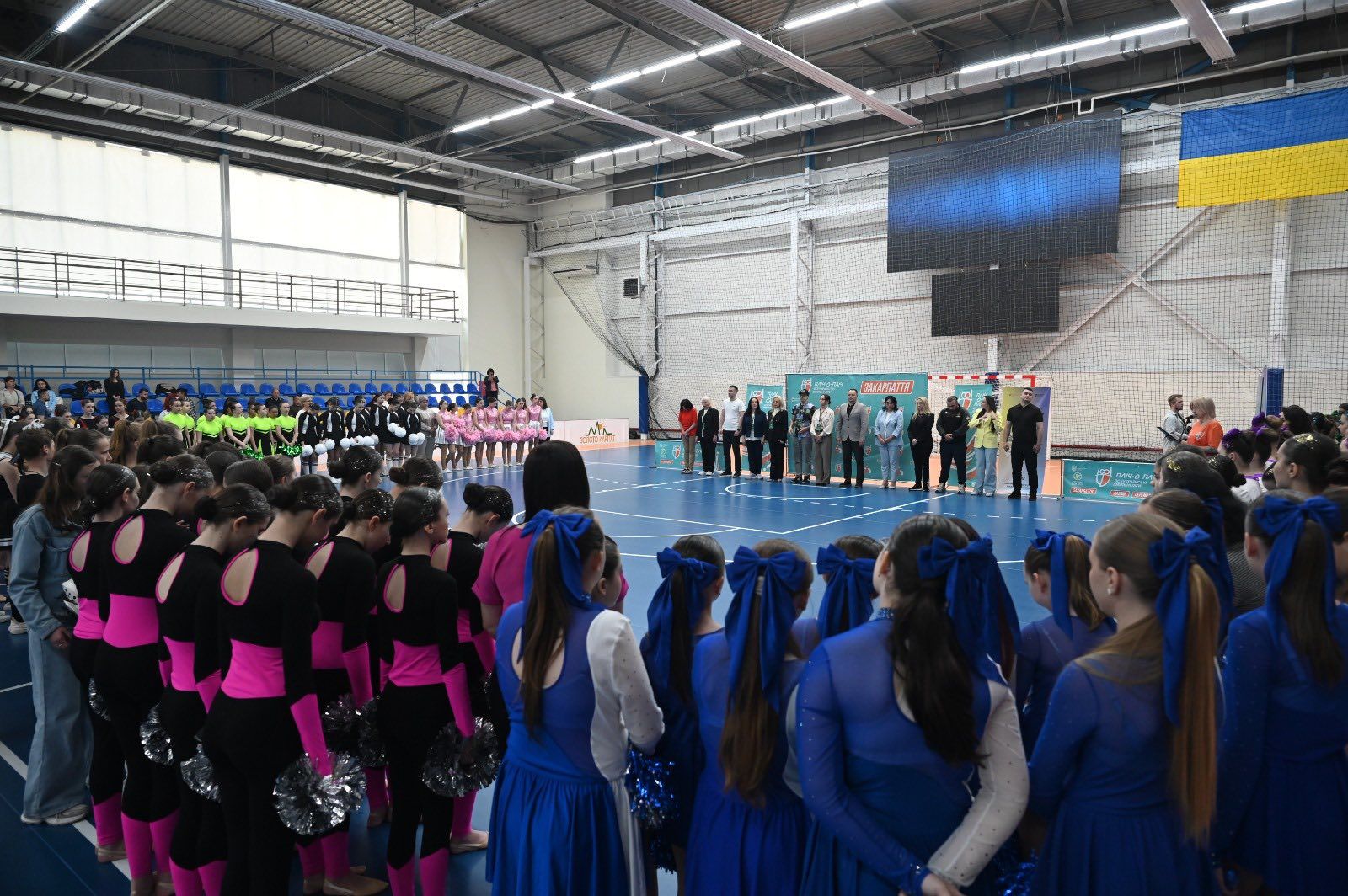 «Пліч-о-пліч»: в Ужгороді провели обласні змагання з черлідингу