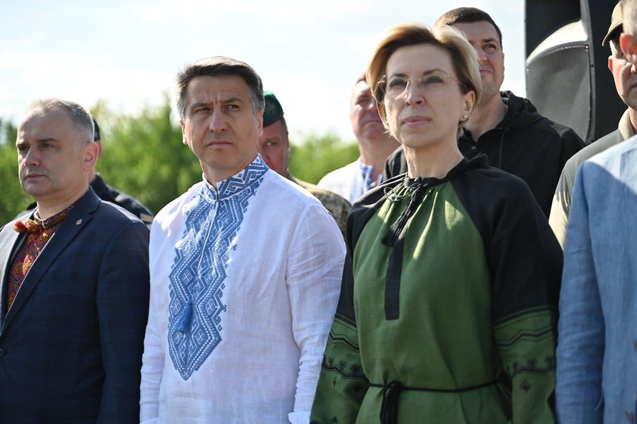 На Закарпатті зустріли прах лідера ОУН Андрія Мельника та його дружини