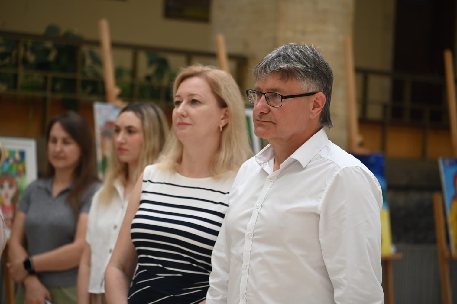 В атріумі ОВА запрацювала виставка пленерного живопису «Сонячний шлях»