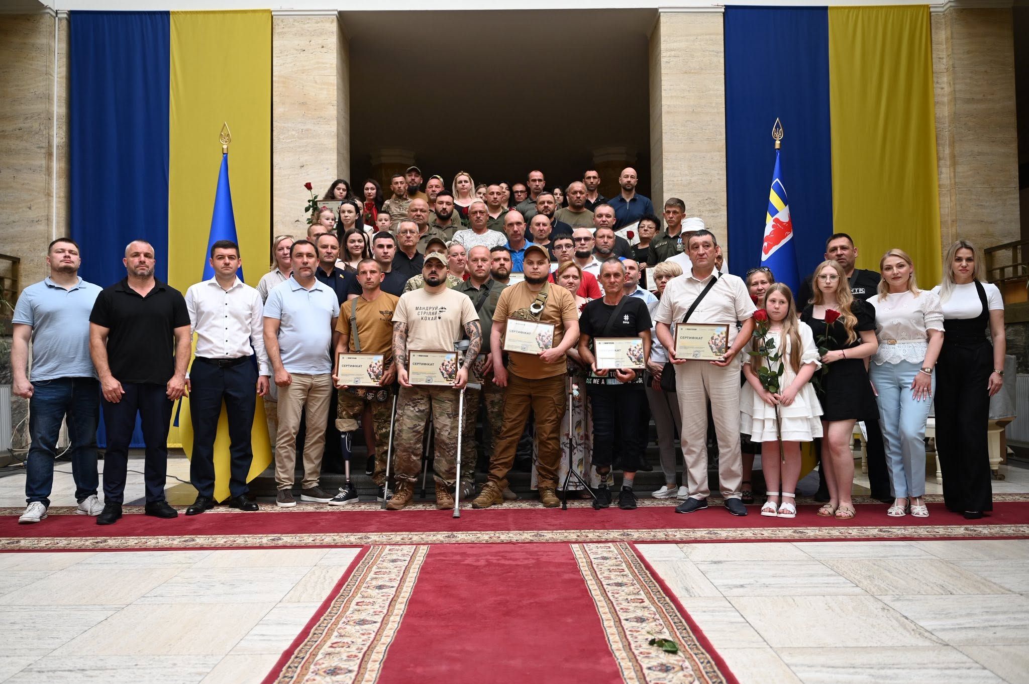 38 родин закарпатських військових та ветеранів отримали сертифікати на житло