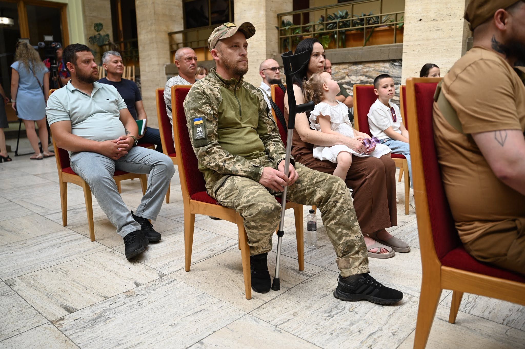 38 родин закарпатських військових та ветеранів отримали сертифікати на житло