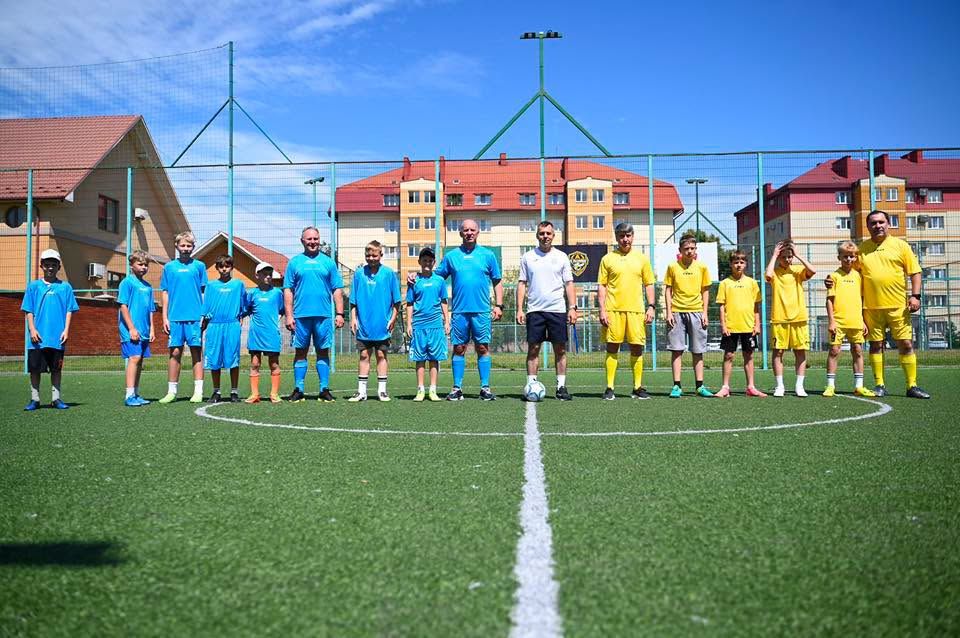 Очільники Закарпаття та Донеччини зіграли у футбол з учасниками «Карпатської зміни»