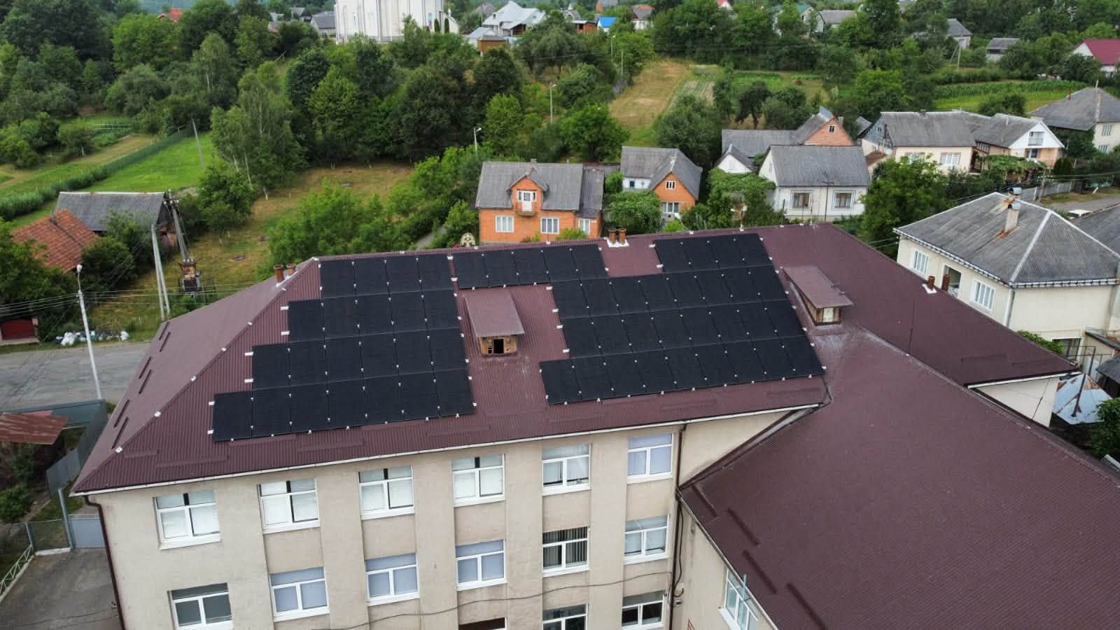 У Нижньоселищенському ліцеї запрацювала сонячна електростанція