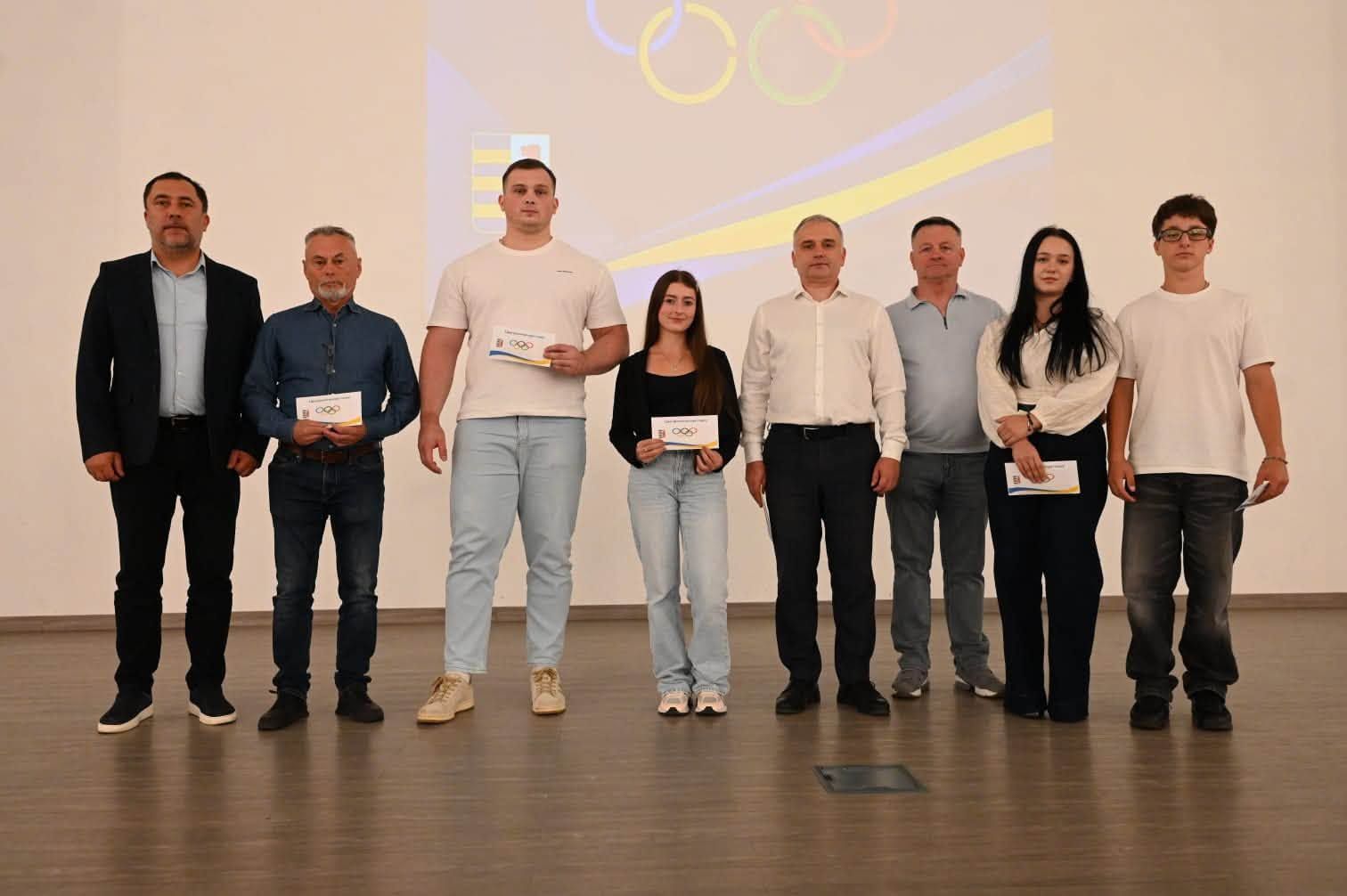 З нагоди Дня фізичної культури і спорту в Ужгороді відзначили представників спортивної спільноти краю