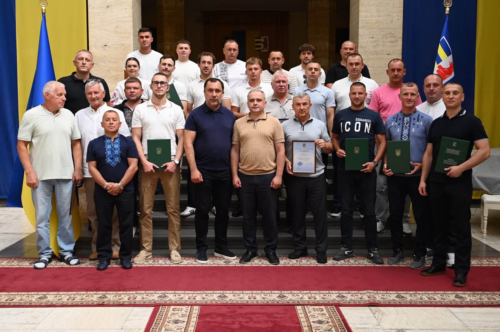 В атріумі ОВА відзначили найкращих тренерів області та їхніх вихованців