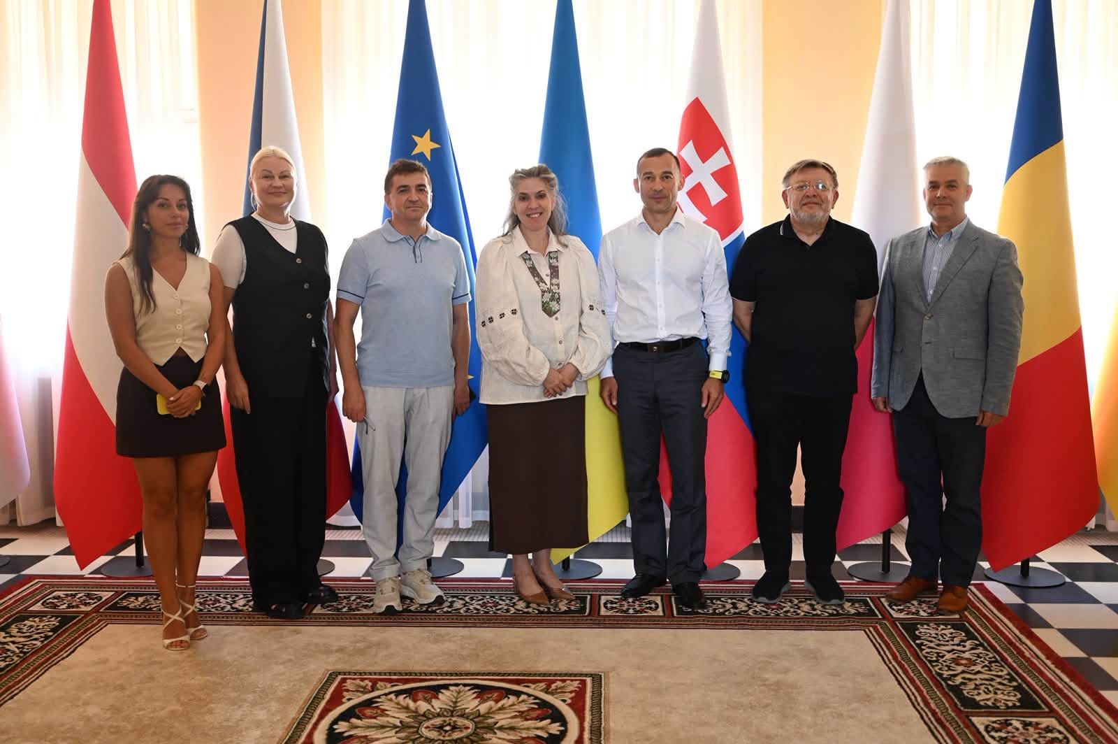 У Закарпатській ОВА відбулася зустріч із тимчасово повіреною у справах Канади