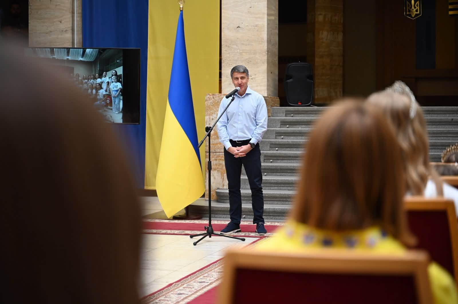 Мирослав Білецький відзначив переможців конкурсу «Міні Міс & Міні Містер Закарпаття»
