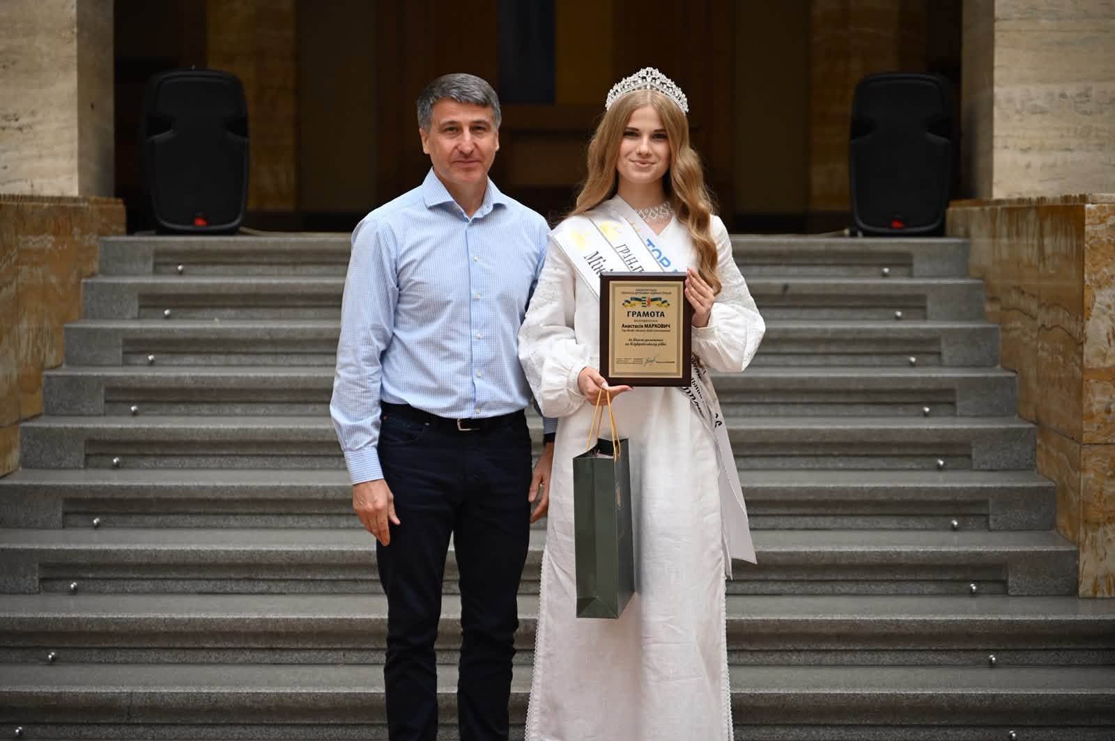 Мирослав Білецький відзначив переможців конкурсу «Міні Міс & Міні Містер Закарпаття»