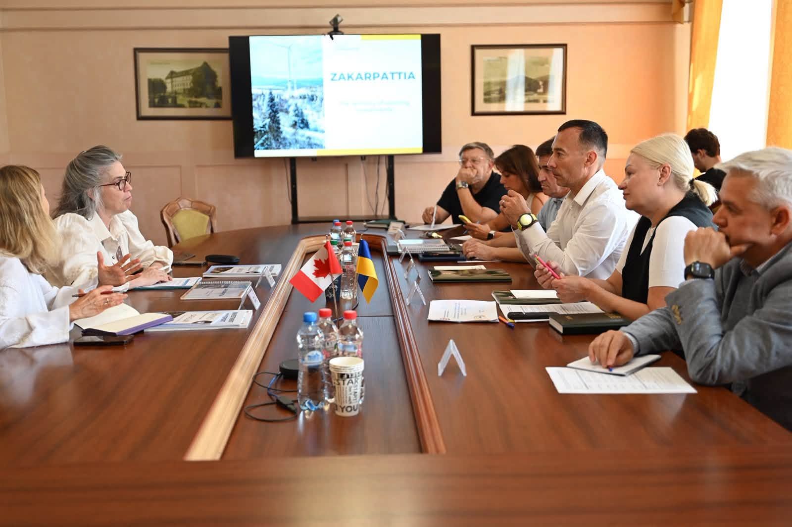 У Закарпатській ОВА відбулася зустріч із тимчасово повіреною у справах Канади