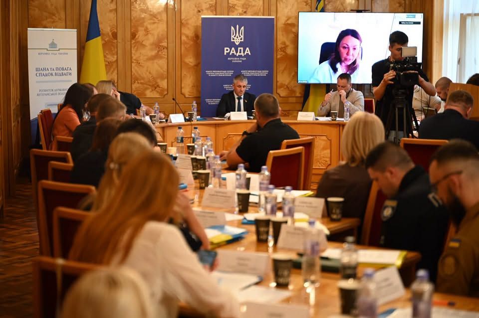 У Закарпатській ОВА обговорили шляхи професійної адаптації та зайнятості ветеранів