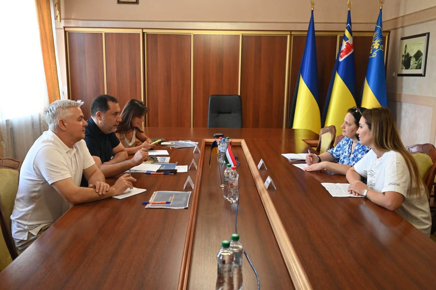Карпатська інтеграційна ініціатива – в центрі уваги зустрічі представників ОВА та Генконсульства Угорщини