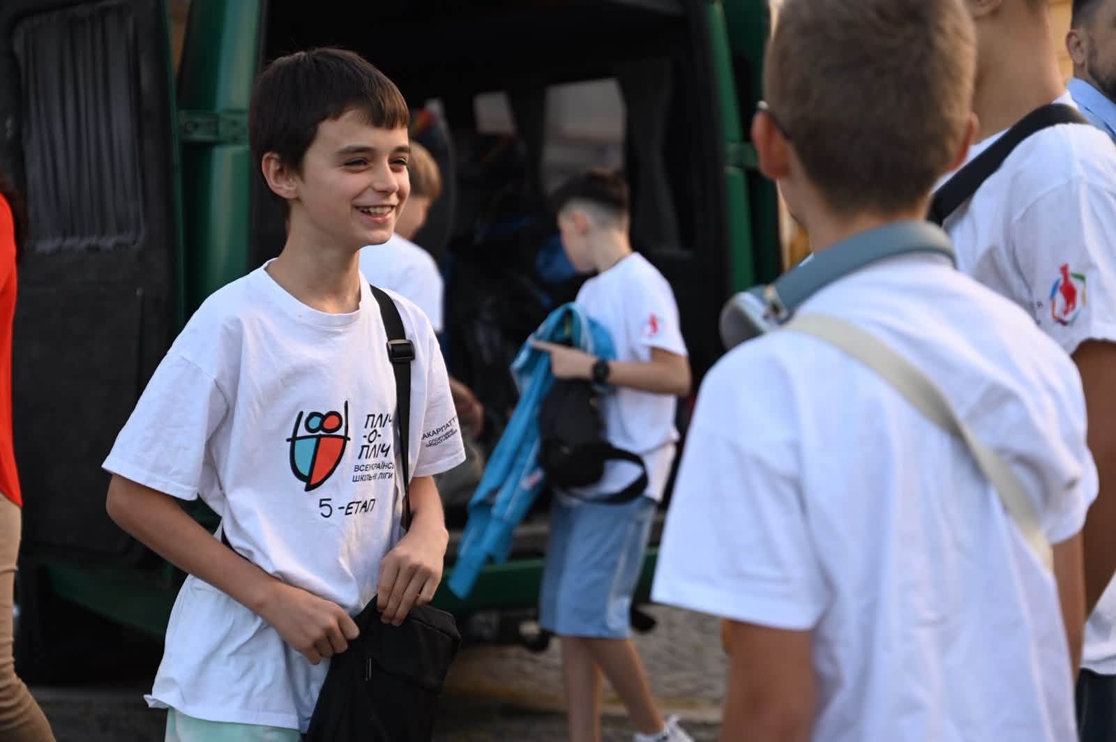 Ужгородські школярі вирушили до табору «Пліч-о-пліч»