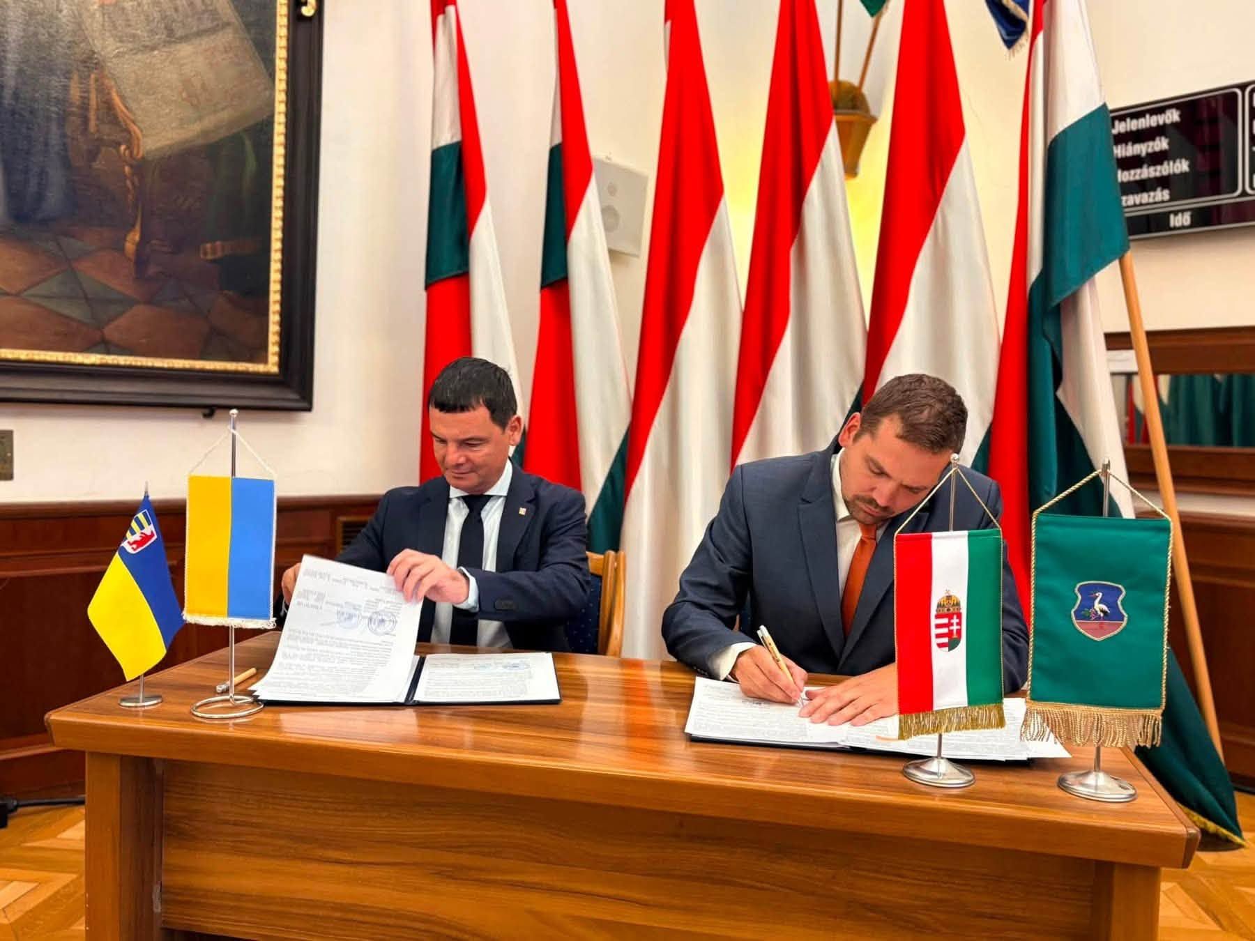 Закарпаття підписало тристоронній Протокол про співпрацю з угорським комітатом Гевеш