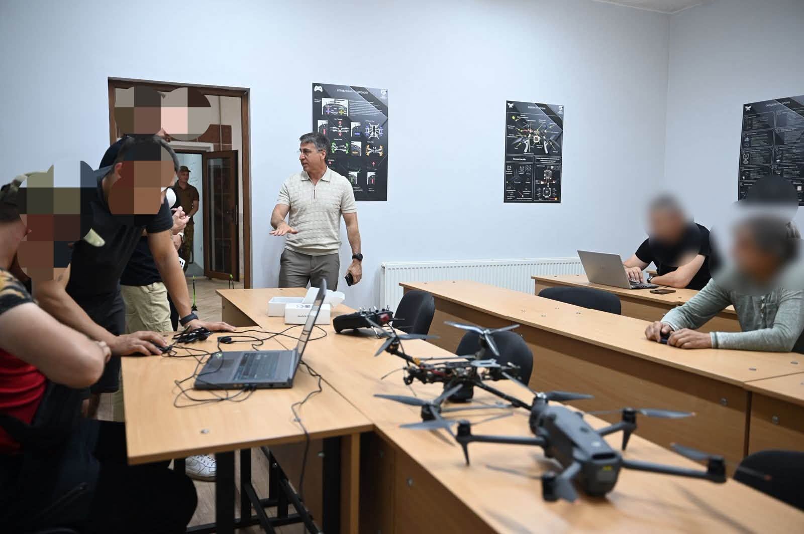Мирослав Білецький відвідав школу підготовки операторів БпЛА Sky Front