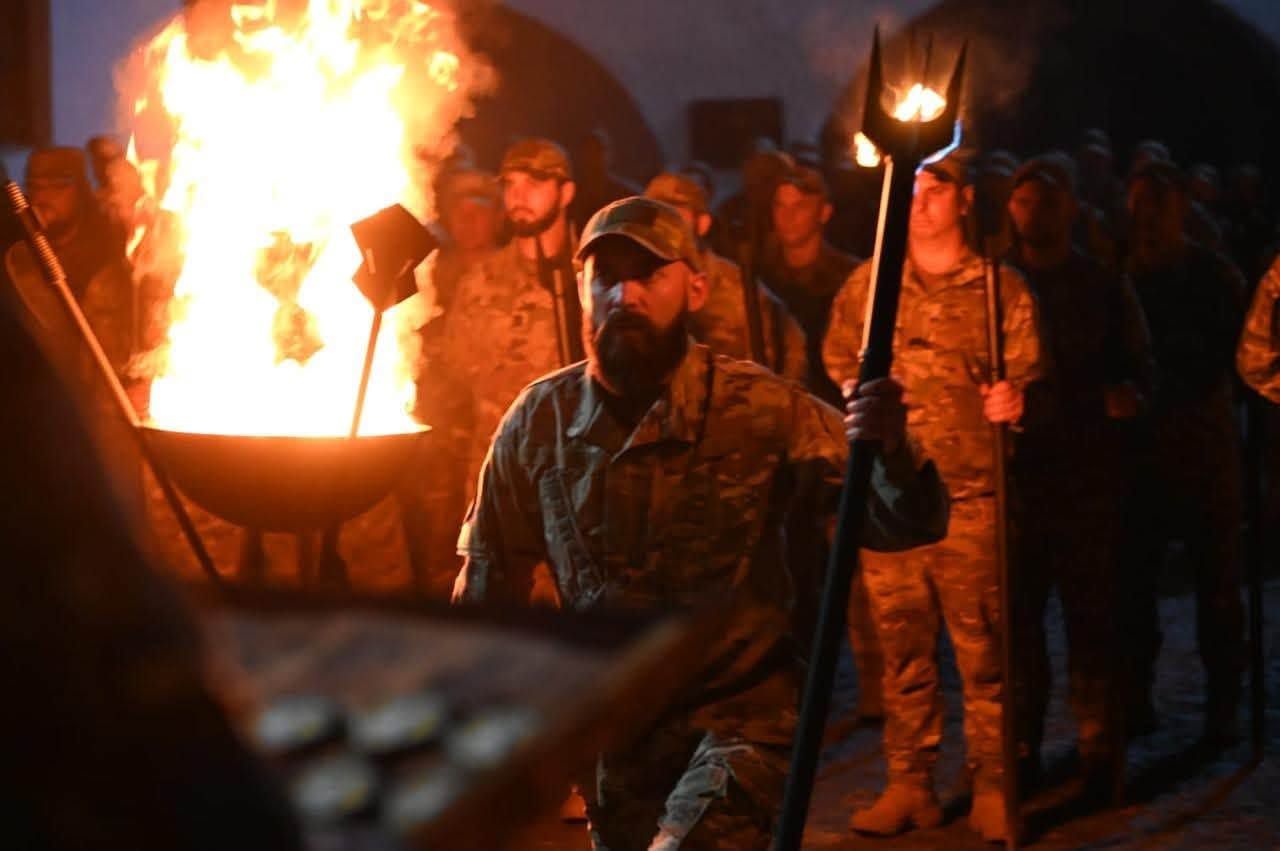 У Мукачівському замку бійці Військової школи імені Євгена Коновальця отримали шеврони та вшанували побратимів