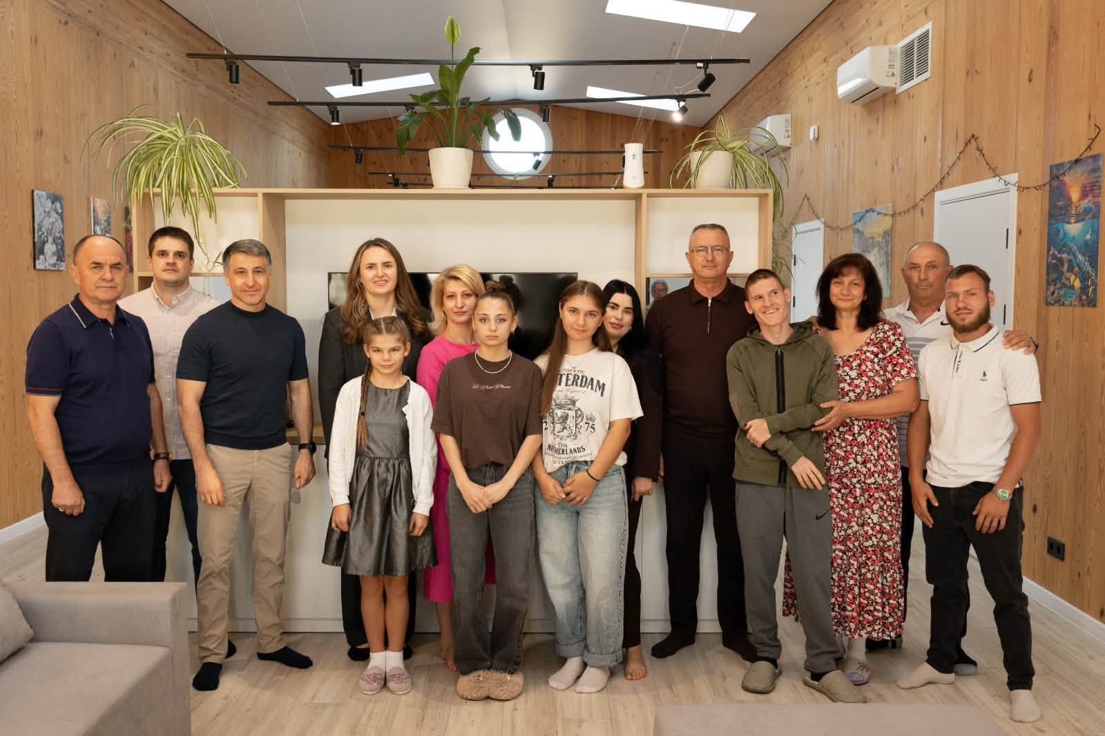 Очільник області відвідав ДБСТ, які евакуювалися на Закарпаття 