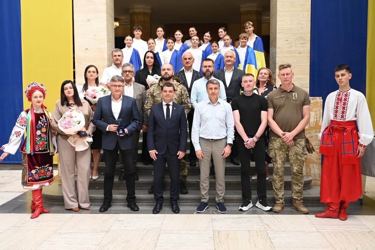 Шести краянам вручили нагрудний знак «За розвиток Закарпаття»