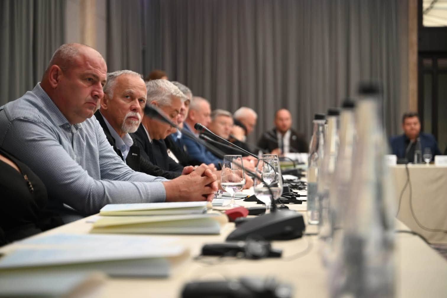 Захист прав нацспільнот Закарпаття в контексті євроінтеграції України розглянули під час круглого столу в Ужгороді