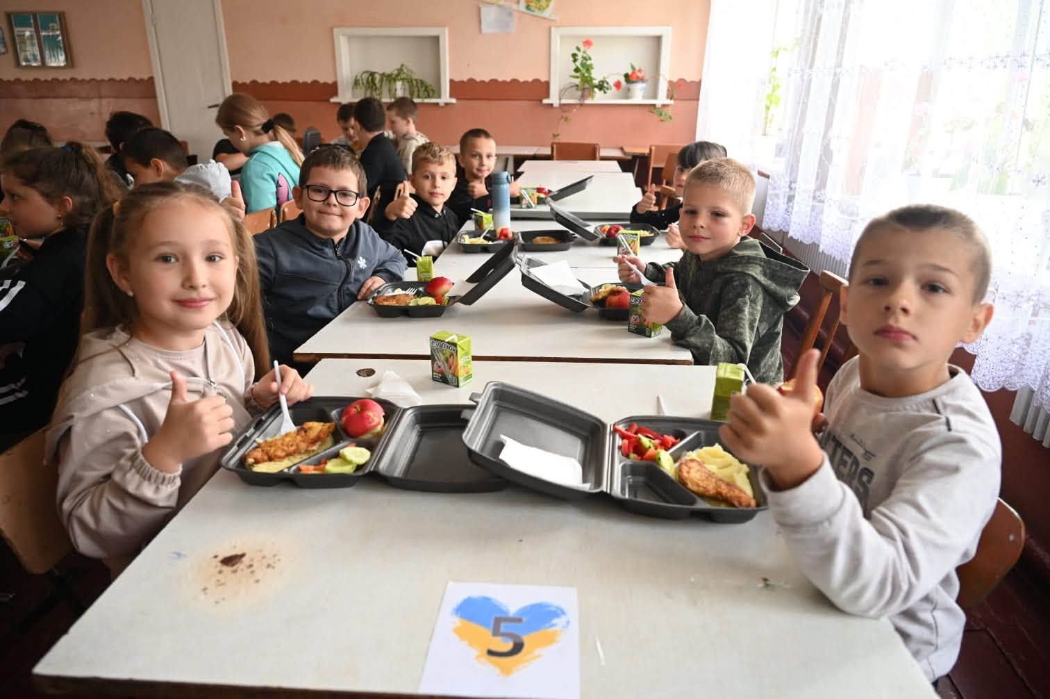 Гаряче харчування для школярів Костринського ліцею організували за принципом кейтерингу