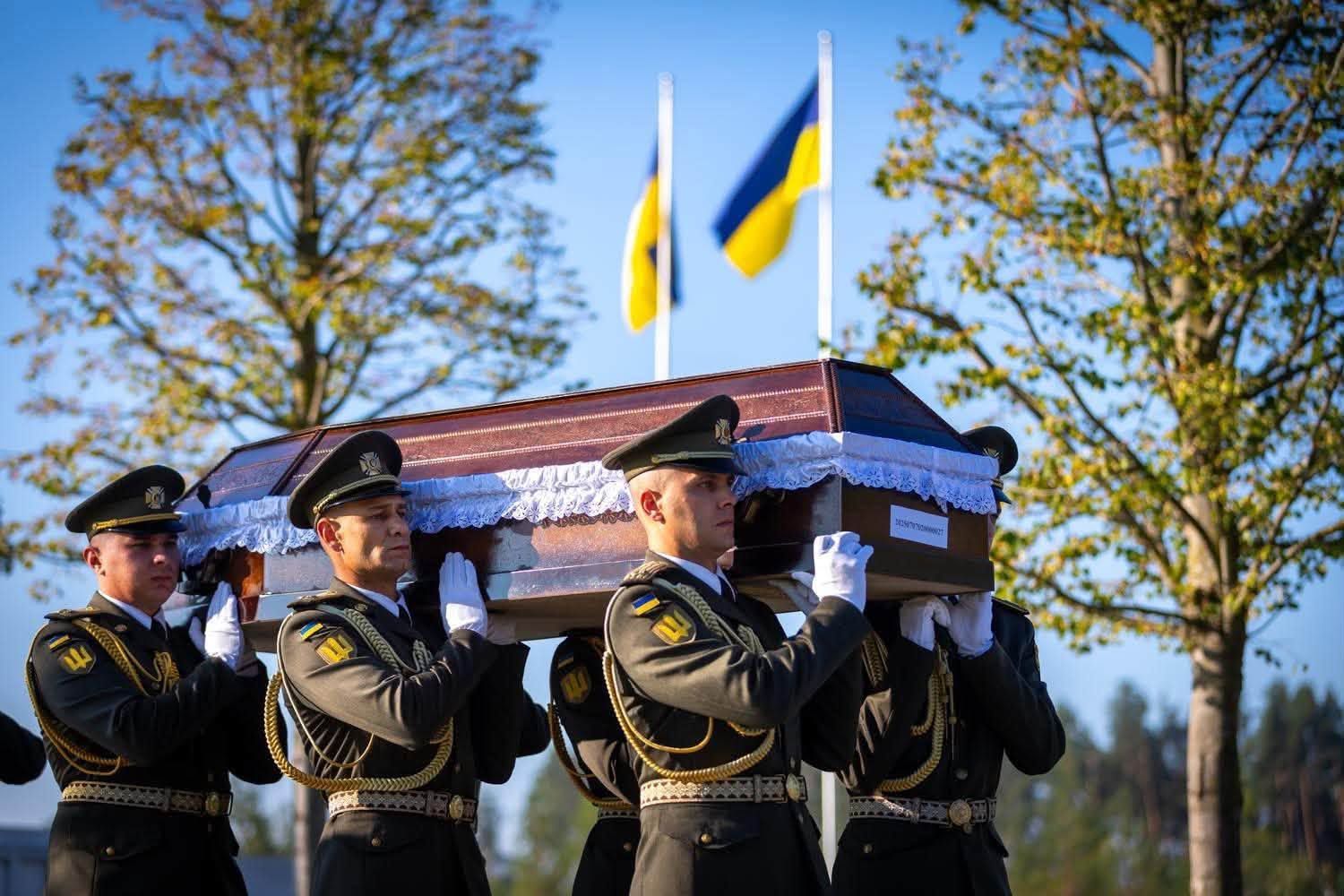 Делегація Закарпаття взяла участь у церемонії вшанування пам'яті двох полеглих захисників на НВМК