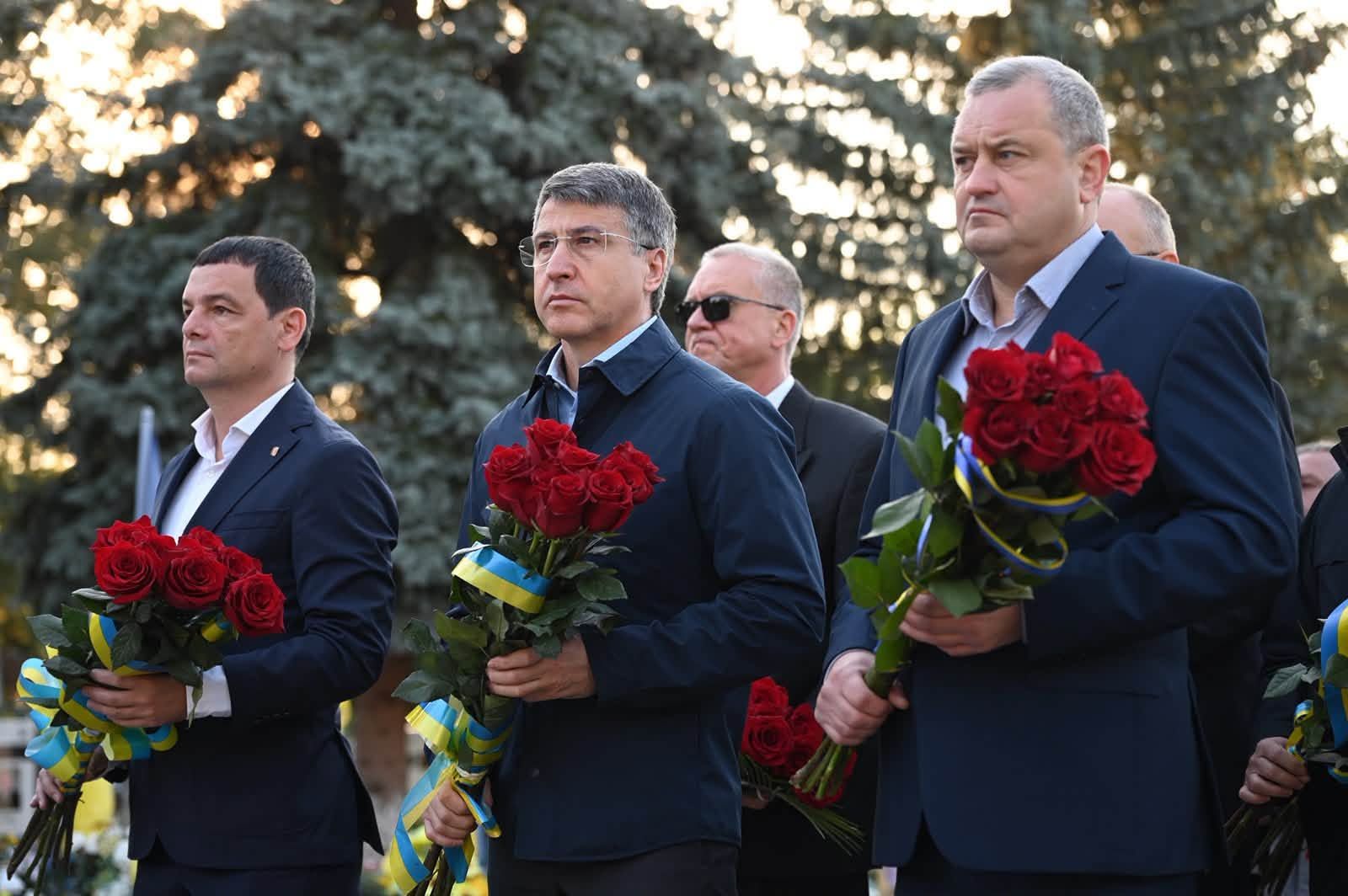 У День захисників та захисниць України в Ужгороді вшанували пам’ять полеглих Героїв 