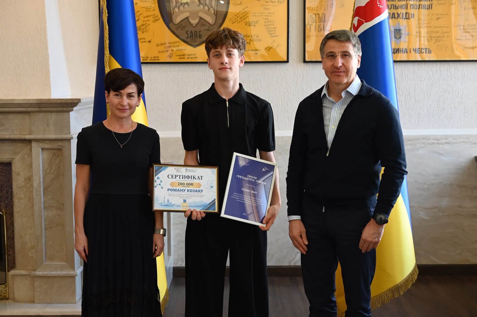 На Закарпатті вручили президентські та обласні премії переможцям учнівських олімпіад