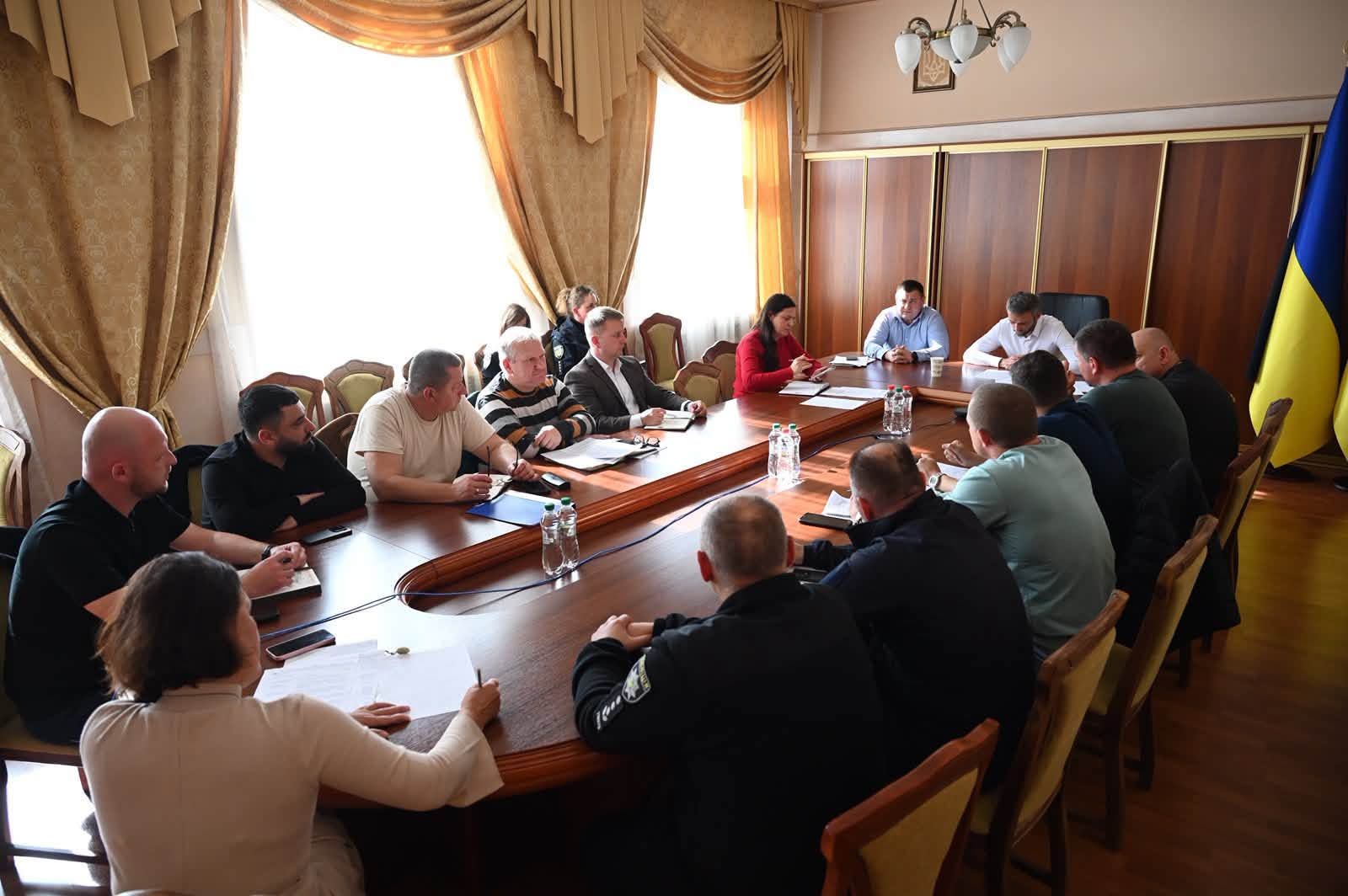 На Закарпатті обговорили готовність автомобільних доріг до осінньо-зимового періоду
