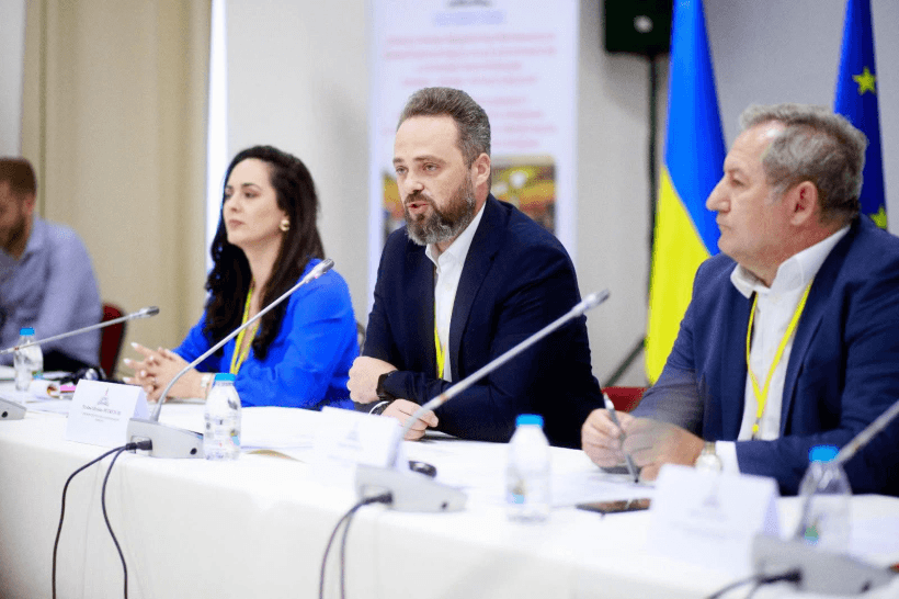 Міжмуніципальне партнерство: громади Закарпаття та Румунії підписали п'ять угод