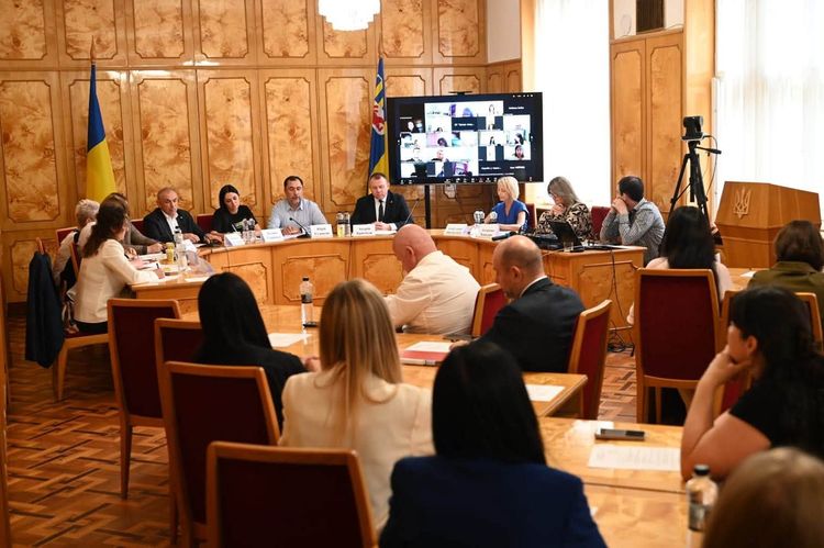 Від закону до практики: на Закарпатті обговорили розвиток наставництва для дітей і молоді
