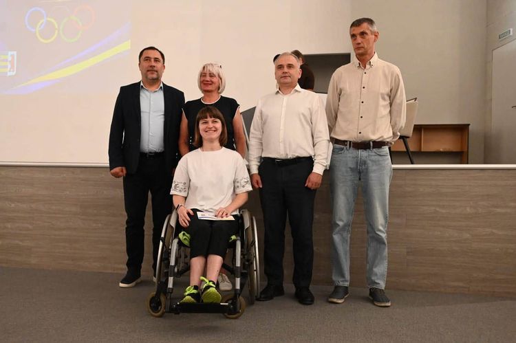 З нагоди Дня фізичної культури і спорту в Ужгороді відзначили представників спортивної спільноти краю