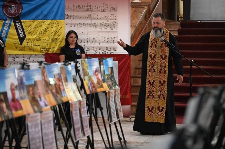 В обласній філармонії пройшла пересувна фотовиставка «Ненароджені для війни»