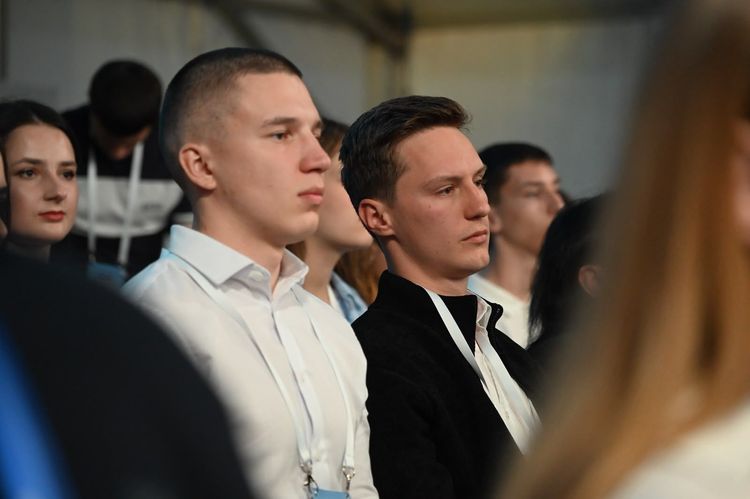 Молодь Закарпаття взяла участь у зустрічі Президента України з представниками країн Карпатської вісімки