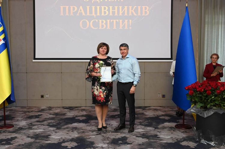 Керівництво краю привітало освітян із професійним святом та вручило високі відзнаки