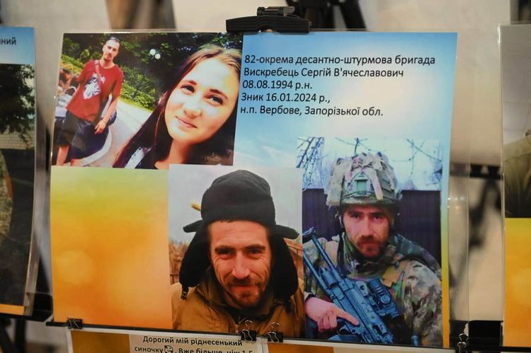 В обласній філармонії пройшла пересувна фотовиставка «Ненароджені для війни»