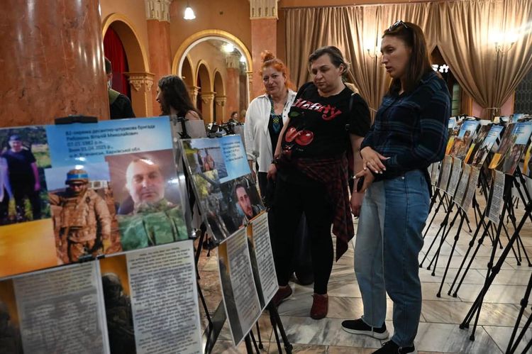 В обласній філармонії пройшла пересувна фотовиставка «Ненароджені для війни»