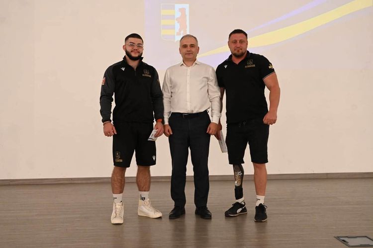З нагоди Дня фізичної культури і спорту в Ужгороді відзначили представників спортивної спільноти краю