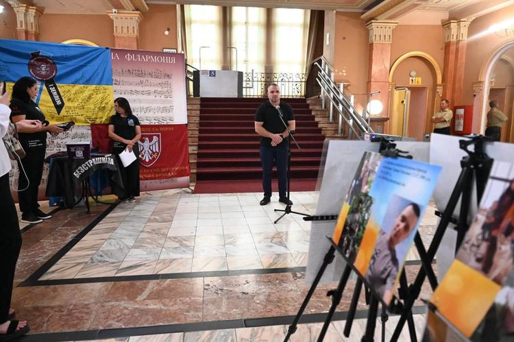 В обласній філармонії пройшла пересувна фотовиставка «Ненароджені для війни»