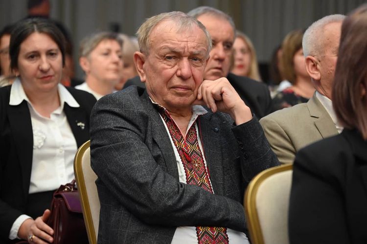Керівництво краю привітало освітян із професійним святом та вручило високі відзнаки